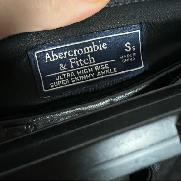 NWT Abercrombie & Fitch Ultra Skinny High Rise Vegan Leather Pants Small Short - Picture 6 of 7